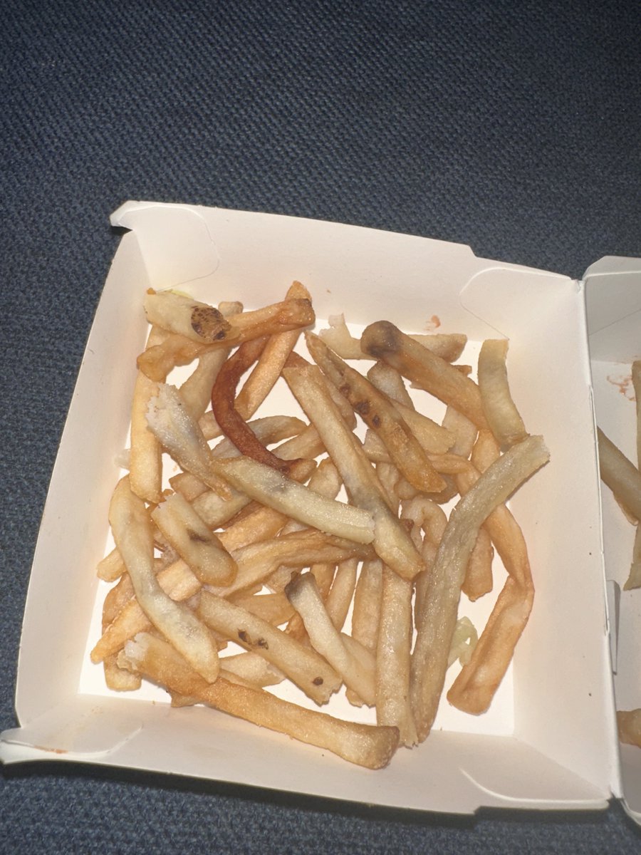 Rentcartrabzon's tweet photo. @McDonaldsKSA_WS
استلمت بطاطس بجودة سيئة وغير مطابقة للمعايير ، غير مطهية و الآخر محروق ،القوام رطب و بقع داكنة تدل على سوئها ،المنتج غير طازج ولا يليق بالتقديم ،فروع الغربية في السنة الاخيرة البطاطس فيها سيء للغاية ،هل يرضيكم هذا المستوى من الخدمة و الجودة !!! ليست المره الاولى https://t.co/fq7VzDidTF