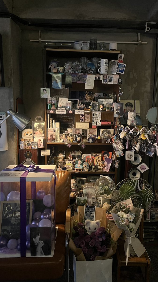 stanastro1602's tweet image. Official Coffee.

The gifts for Binnie are beautiful!🪻💐

#영원히빛나는달_문빈_생일축하해 #언제나_빛날_너에게_빈아생일축하해 #문빈 #MOONBIN #ASTRO #아스트로