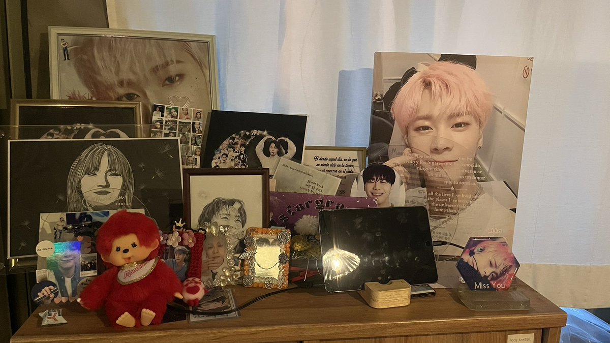 stanastro1602's tweet image. Official Coffee.

The gifts for Binnie are beautiful!🪻💐

#영원히빛나는달_문빈_생일축하해 #언제나_빛날_너에게_빈아생일축하해 #문빈 #MOONBIN #ASTRO #아스트로