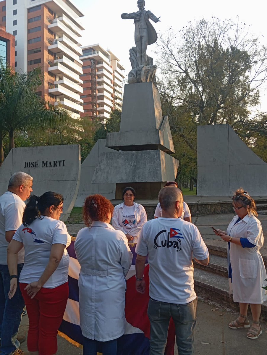 Sostiene la Dra.Gretza Sánchez Padrón, Directora de la Unidad Central de Cooperación  Médica con cooperantesnde la Brigada Médica  en Guatemala.
#CubaCoopera