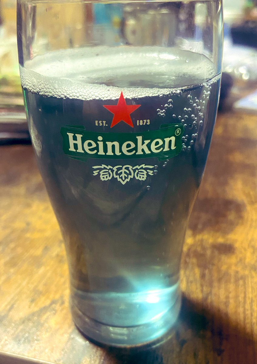 今日の一本目はこれ！
網走ビールの流氷draft🍺
味も美味しいから好きなんだけど、何より、、、色！！！
マジ綺麗
夏に飲みたい🍺