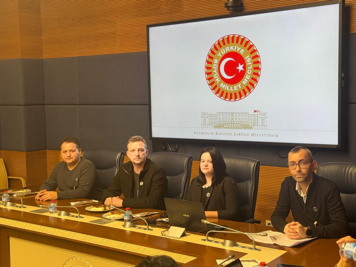 <a href="/Bukadar_olmaz/">aliye</a> <a href="/EhatDer/">ENGELLİ HAKLARI VE ADALET TOPLULUĞU DERNEĞİ</a> <a href="/gergerliogluof/">Ömer Faruk Gergerlioğlu</a> <a href="/elifesendeva/">Elif Esen</a> <a href="/aylinyaman_/">Dr. Aylin Yaman</a> <a href="/Semra_caglar_/">Semra Çağlar Gökalp</a> <a href="/kasapoglu/">Dr. Mehmet Kasapoğlu</a> <a href="/AliKARAOBA/">Dr. Ali KARAOBA</a> Tüm Engelli Arkadaşlar
Ehat derneğine üye olması lazım <a href="/SinanARI/">Sinan ARI</a>  
 BAŞKANIMIZ 
Ve 
#Yönetimi ile 
Allah'ın izniyle
Bu işi çözeceğiz... 
Çünkü Ehat Derneği
Bunun için çok iyi çalışıyor ve Mücadelesi çok büyük
Gün Birlik olma Günü 
Haydi Arkadaşlar.... 

<a href="/EhatDer/">ENGELLİ HAKLARI VE ADALET TOPLULUĞU DERNEĞİ</a>