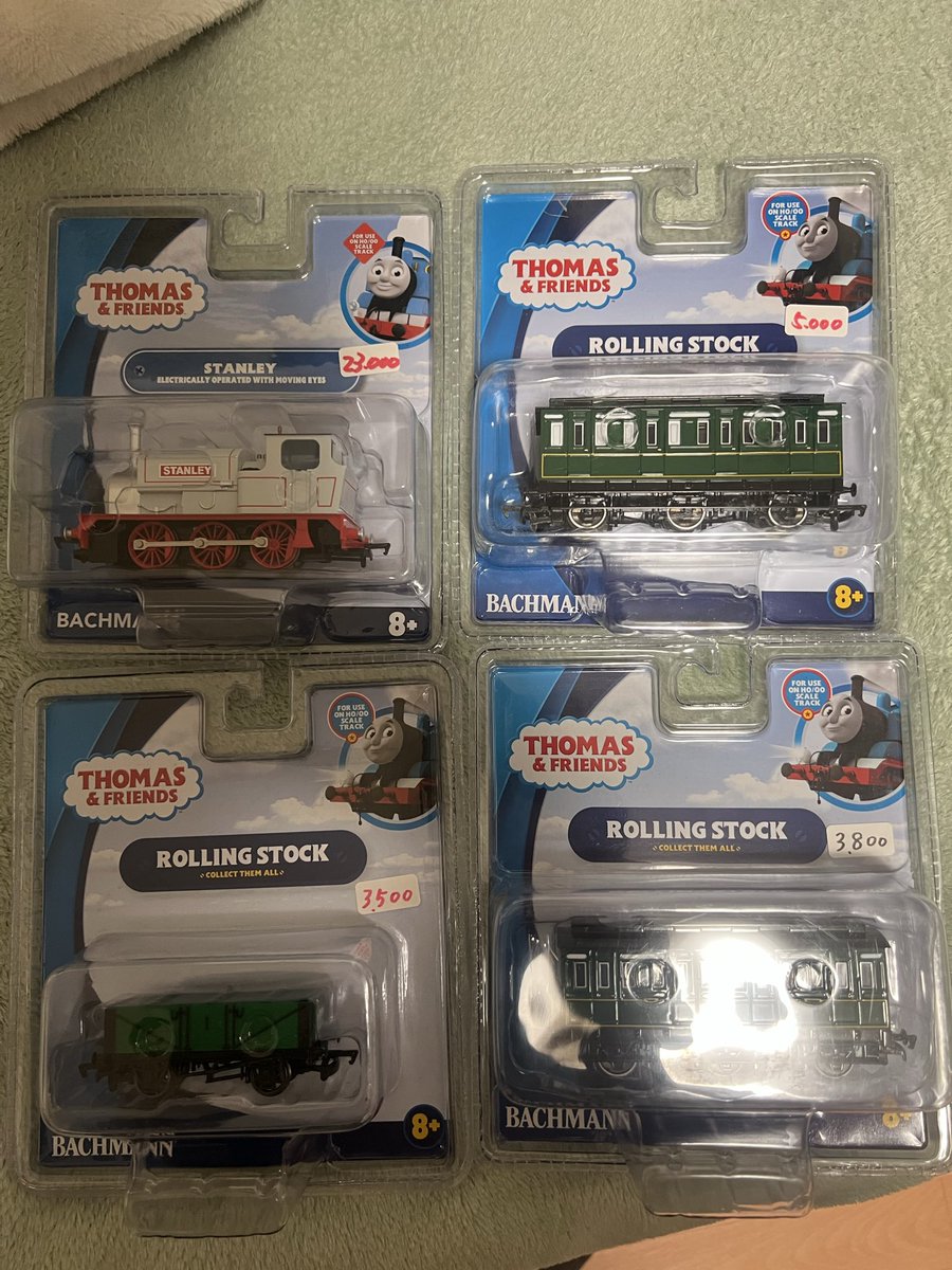 traintrain138's tweet image. 昨日のメディカルアート行った時の購入品がこちら！とりあえずスタンリーは確保。
それ以外はその場で見て買おうとえらんだら気づけば全部緑色ww