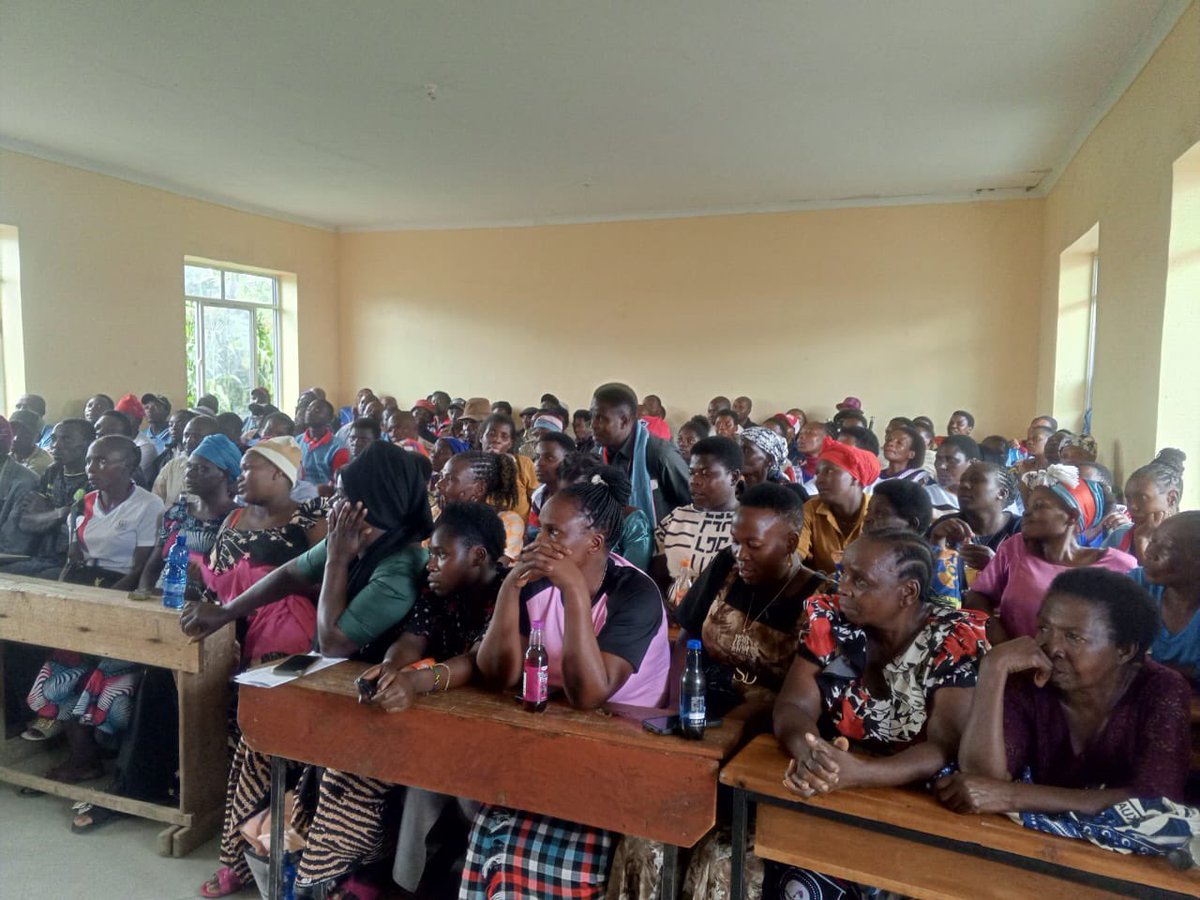 HildaNewton21's tweet photo. Hiki ni  kikao cha tawi la Ilundo Kiwira,  Rungwe Mkoani Mbeya.

Kikao hiki kimefanyika January 25. 2026 baada ya kifungo cha Mahakama kumalizika sasa ni mwendo wa vikao vya ndani na mikutano ya hadhara mpaka kieleweke. 

Tuna Mungu, Tuna watu, Tutashinda. https://t.co/eFY4t5OuY5