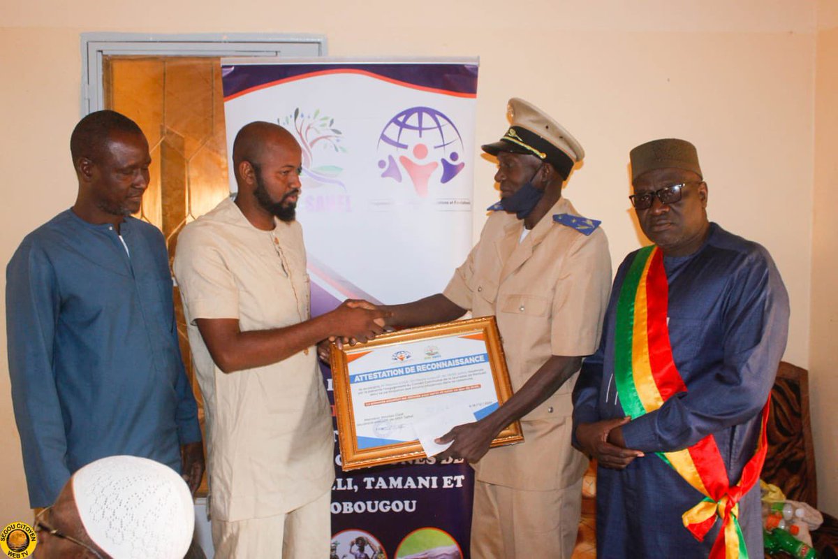 psaafml's tweet photo. À #Baraouéli, #Tamani et #Konobougou, des jeunes engagés ont contribué à la citoyenneté, à la cohésion sociale et à la paix. Des tableaux d’honneur ont salué leur engagement. Action financée par le #PSAAF.
#Jeunesse #Engagement #Citoyenneté #Paix #PSAAF3 #APDISahel @Poulodebo https://t.co/jNGOFxCMDP