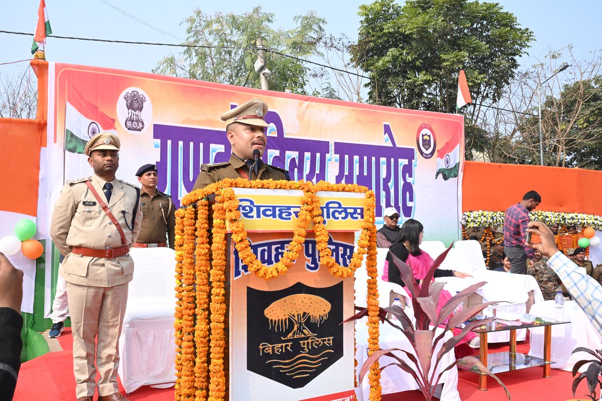 आज दिनांक 26 जनवरी 2026 को 77वें गणतंत्र दिवस के पावन अवसर पर जिला मुख्यालय, शिवहर में आयोजित गरिमामय समारोह के दौरान जिलाधिकारी महोदया, शिवहर एवं पुलिस अधीक्षक महोदय, शिवहर द्वारा संयुक्त रूप से राष्ट्रीय ध्वज फहराया गया तथा परेड का निरीक्षण किया गया।#sheohar  <a href="/bihar_police/">Bihar Police</a>