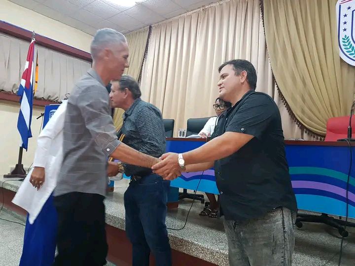Durante la evaluación de la labor desempeñada en el 2025, del Centro provincial de Higiene, Epidemiología y Microbiología de #Camagüey recibió un merecido reconocimiento   #Sibanicu por el desempeño en el año . #UnidosXCuba
#CubaEsSalud
#PorCamagüeyTodo