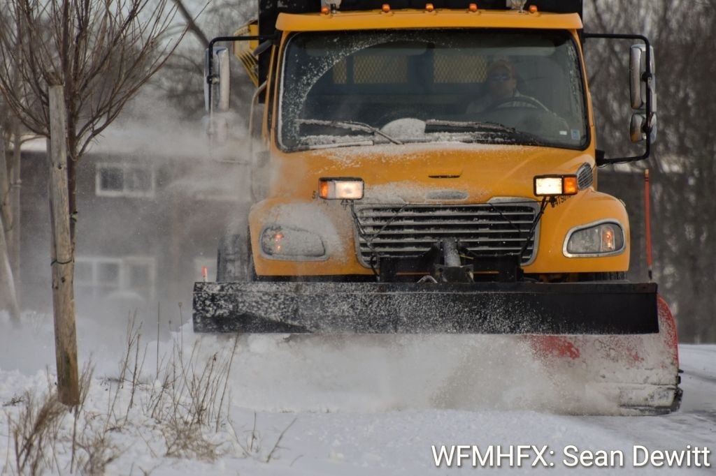 HfxMda's tweet image. (Traffic) Municipal Overnight Winter Parking Ban will continue to be enforced 1-6 a.m., Tuesday, Jan. 27 #hfxtraffic 

** Release

waterfrontmediahfx.the902hxir.ca/102522-2