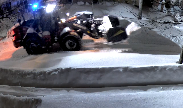 lil_nat86's tweet photo. @311Toronto @cityoftoronto @PaulaFletcherTO I live on a 2-way street, why is it that the side with parking got plowed, but when the plow came back it did not plow the other side? Our street it now only 1 car width, which makes it near impossible for 2 way traffic!! https://t.co/QfPeuqa2SP