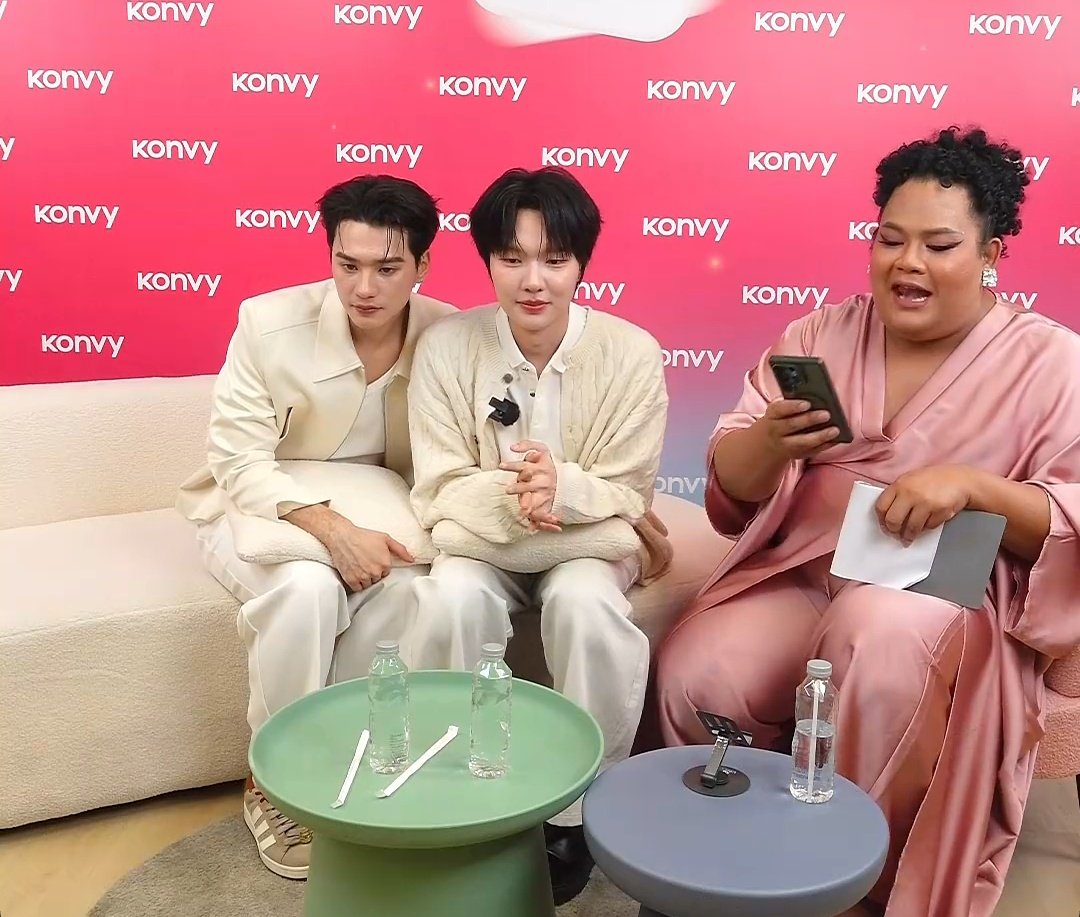 Just_Smile555's tweet image. โซฟากว้างมาก แต่เก่ง.........

KNP KONVY AWARDS25 LIVE

#KonvyXKengNamping