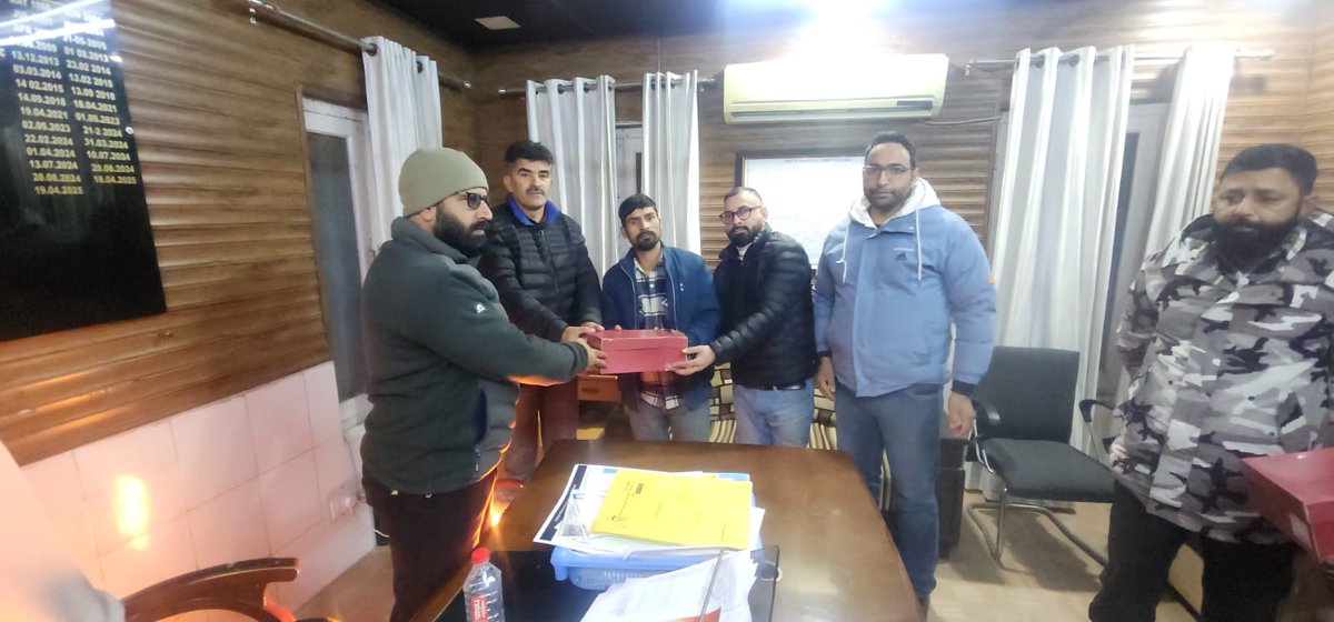 On Republic Day, EO MC Doda, Sh Yasir Hussain Wani, through the ACD &amp; Accounts Officer, distributed shoes to Sanitation Heroes, whose tireless efforts make every religious &amp; national event possible. We salute their dedication and service to society.
<a href="/harvinder_ias/">Harvinder Singh, IAS</a>
<a href="/MoHUA_India/">Ministry of Housing and Urban Affairs</a>