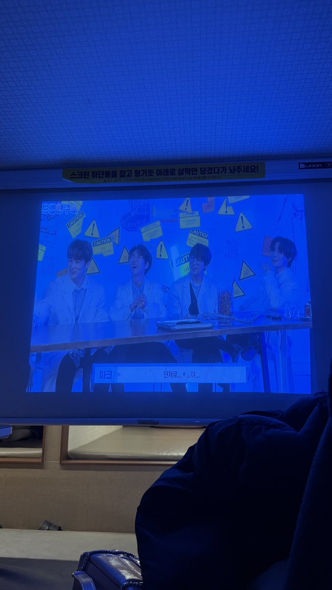 요즘 밥먹구카페갔다가 만카가서 드러누워있는거 너무재밌당