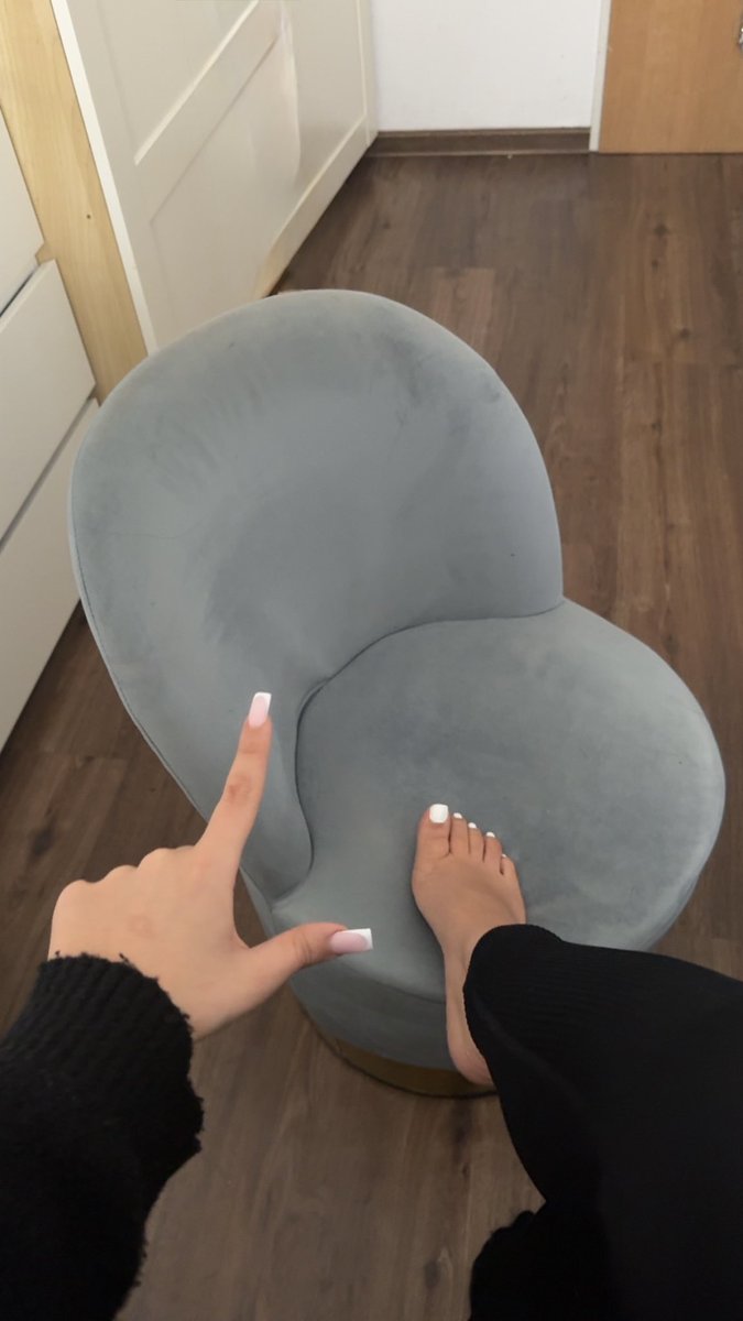 QueenMaryyx's tweet photo. hinknien und abdrücken du fotze 😌💸💸

#herrin #zahlsklave #geldherrin #geldsklave #pay #nails #findom #moneyslave #paypig #feetfetish #feetpicture #feet https://t.co/lHVB9ODIJ3