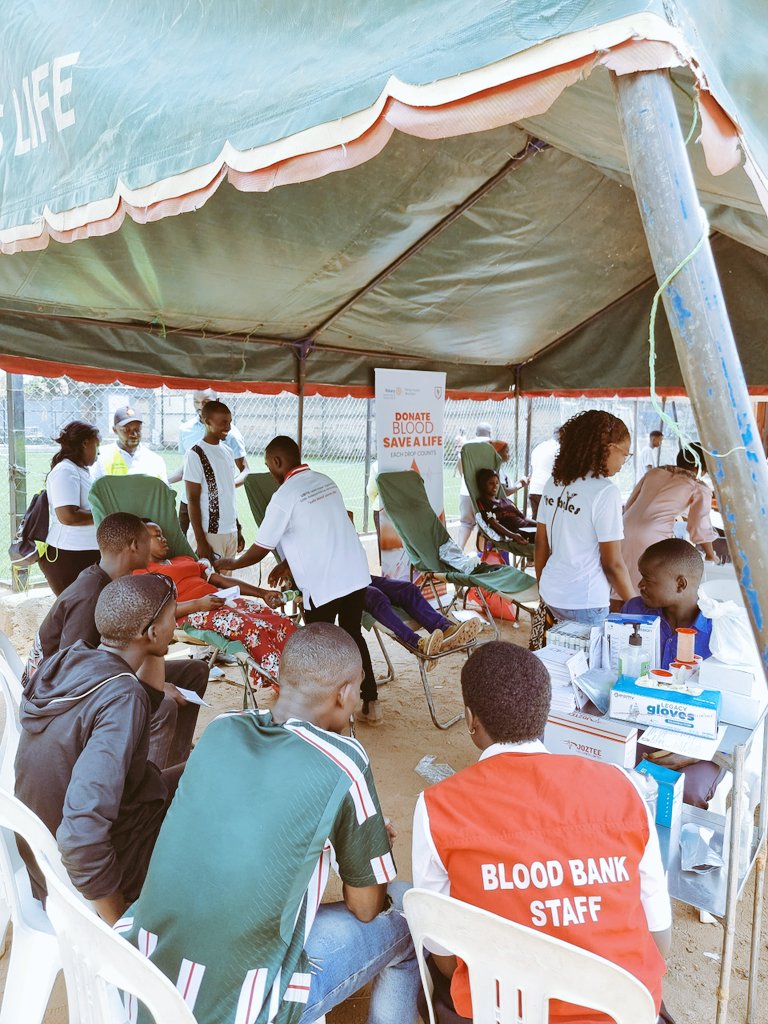 rotaryd9214's tweet image. Happening now: Kampala Nsambya and Rac Kinawataka come together for a blood drive—because saving lives cannot wait.
One donation today can mean a lifetime for someone else.
#BloodDrive #PeopleOfAction #TogetherOneActAtATime