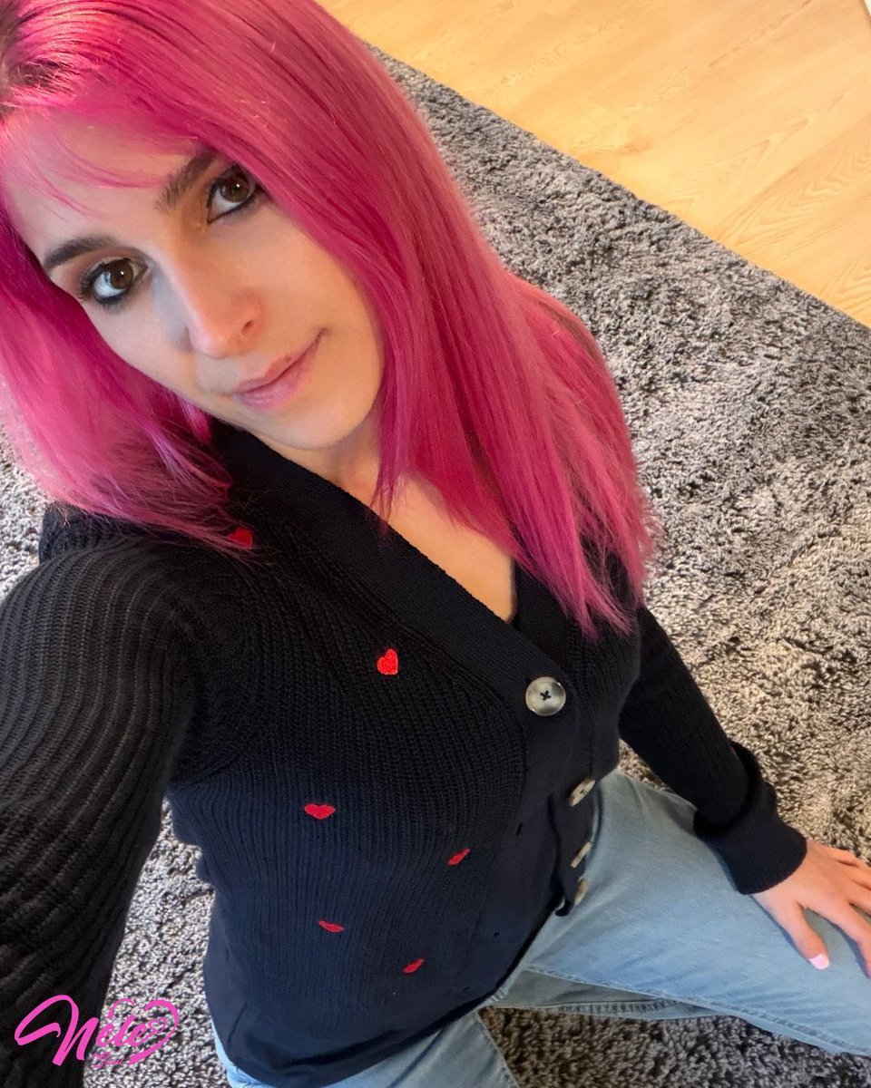 NeleSweet1's tweet photo. Montag, aber mit Herzen 💗✨
Manchmal hilft schon das richtige Oberteil, um dem Wochenstart ein bisschen Liebe zu geben 😌“
#MondayMood #HeartTop #LoveDetails #SoftStyle #MondayVibes #OutfitOfTheDay #FeelGoodLook #InstaDaily https://t.co/X744aAPjwd