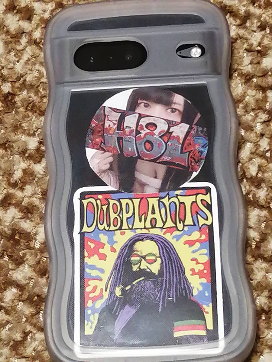 5stringsNutface's tweet image. H81のステッカー買った🥰

携帯に入れてみた😚