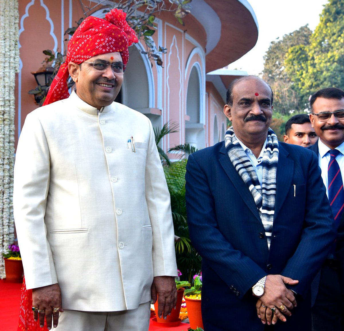 गणतंत्र दिवस के अवसर  पर मुख्यमंत्री निवास पर आयोजित ध्वजारोहण कार्यक्रम मे ⁦माननीय मुख्यमंत्री <a href="/BhajanlalBjp/">Bhajanlal Sharma</a>⁩ जी को शुभकामनाएँ दी