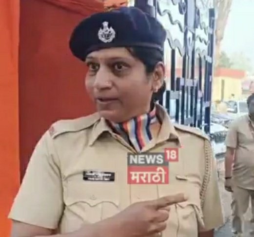 गणतंत्र दिवस परेड के दौरान महाराष्ट्र में BJP मंत्री GIRISH MAHAJAN ने अन्य महापुरुषों का नाम लेते हुए Dr Baba Saheb Ambedkar का नाम जानबूझकर छोड़ दिया.

वहां ड्यूटी पर फॉरेस्ट महिला अधिकारी ने भड़क उठी और अपना विरोध दर्ज कराया.

वहां सेवाओं में तैनात अधिकारियों के एक बड़े वर्ग