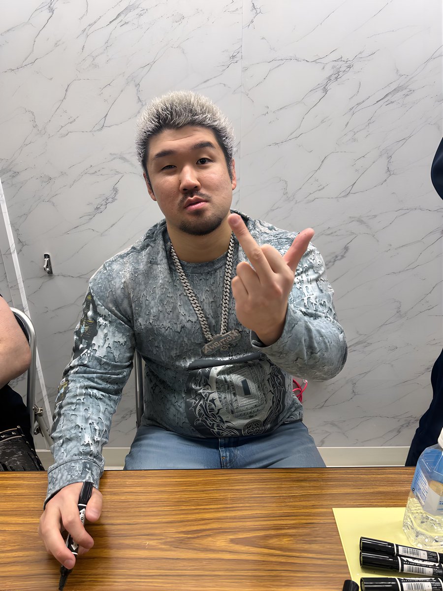 purplishiyou123's tweet photo. Knock Out Brothersのサイン会！
2人とも優しくてカッコよかった！
#OSKAR #YutoIce
#STRONGSPLASH
#njpw
#ボートレース宮島 https://t.co/n1miBcMmbr