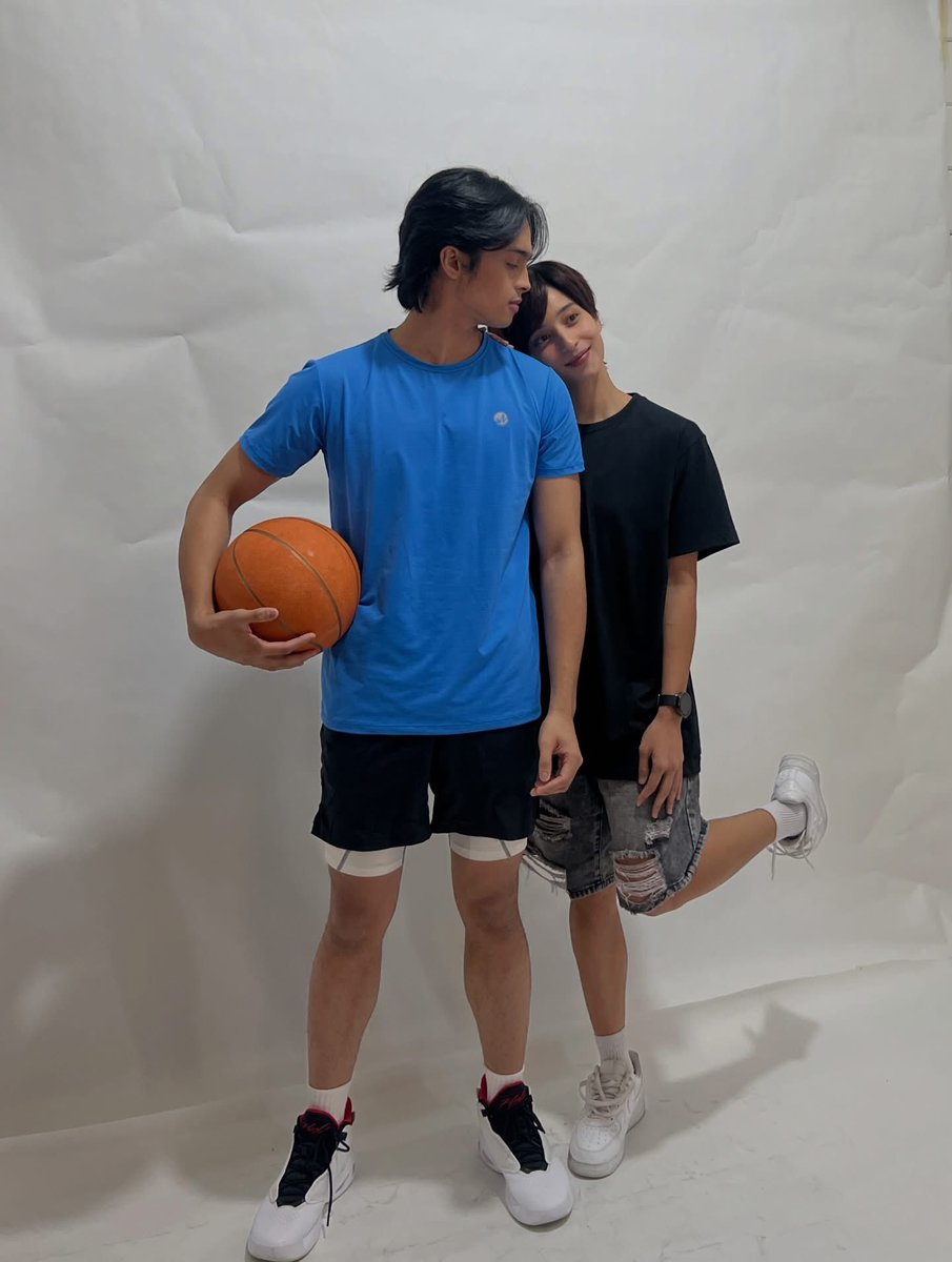 AnalynG73's tweet photo. Cute tandem๐
#KDEstrada
#MostValuablePoser
#BeetZeePlayMVP
#MVPSeries https://t.co/0aRhefKVX9