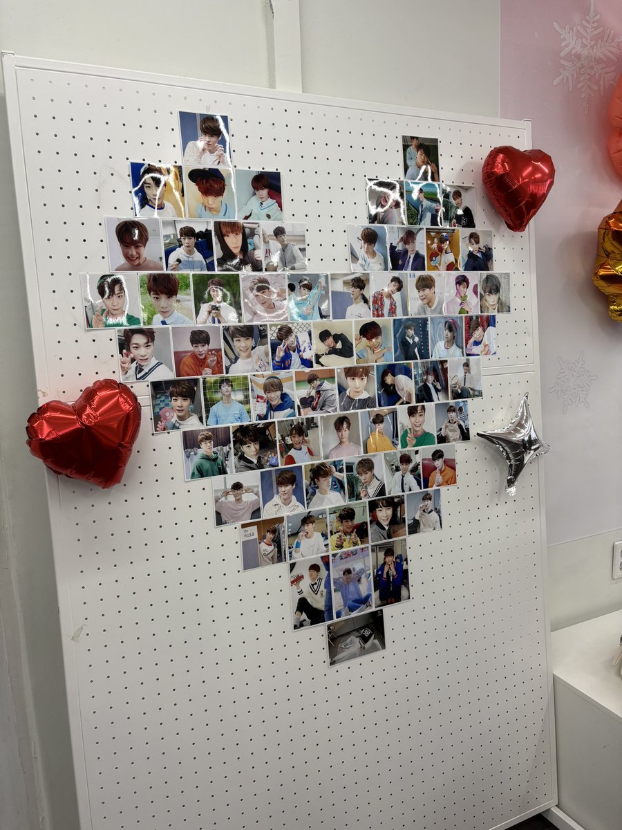 전시되어있는 사진 다 너무 예뻤어요!! 디저트도 빈이 사진이 있어서 더 귀여웠어요😍
#계절을_건너_빈이에게
#HAPPY_BINTH_DAY