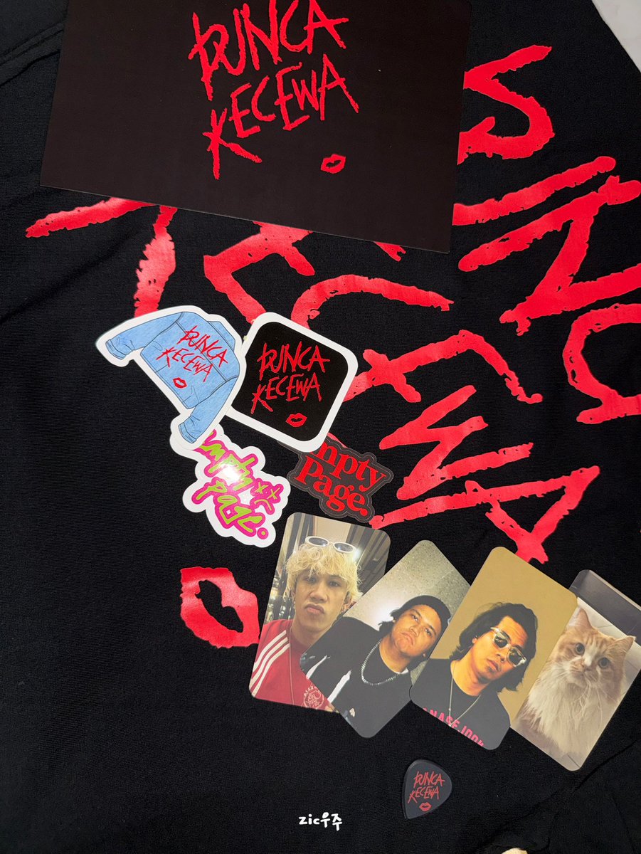 zicspace's tweet photo. Punca Kecewa Merch Box ‼️ @zicemptypage @alippedul @zacnotoncrack 

@emptypagex #PuncaKecewa #emptypage https://t.co/UzzeLBprWx