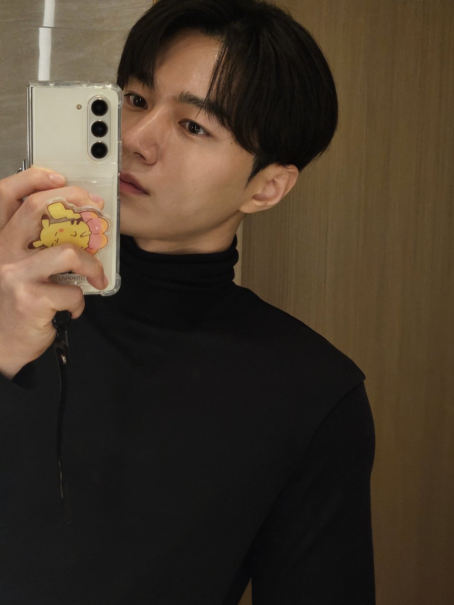 #원조의품격 이란 이런 것이야.. 

•포켓몬 주렁주렁 달고 헬스장 가는 남자
•코쪼하느라 무염(...) 닭찌 한달동안 주식인 남자
•1일 2팩
•새벽엔 여전히 개뚱뚱 디엠 보냄 (휀걸들 깰까봐ㅠ)
•위버스 공무원
•소년미부터 진짜어른까지 다채로움
•골프모름 담배모름
•주변 잘 챙김