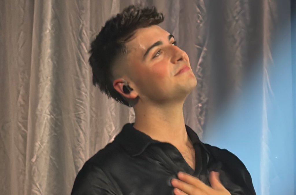 abril (@newrqmanticss) on Twitter photo 