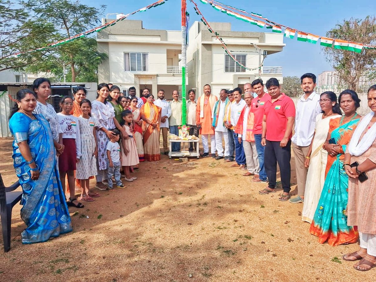 KUR_BRS's tweet photo. నేరేడ్మెట్ డివిజన్‌లోని డిఫెన్స్ కాలనీ పార్టీ కార్యాలయం, నేరేడ్మెట్ చౌరస్తా, జీకే కాలనీ – కల్యాణ్‌స్ కృష్ణ అవెన్యూ , యాప్రాల్‌లోని మ్యాట్రిక్స్ మజెస్టిక్ అపార్ట్‌మెంట్స్, బాపూజీ నగర్&amp; ప్రకృతి విహార్ కాలనీలలో గణతంత్ర దినోత్సవం సందర్భంగా జాతీయ జెండాను ఆవిష్కరించిన కార్పొరేటర్. https://t.co/aVefRvEIrx