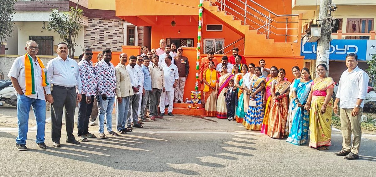KUR_BRS's tweet photo. నేరేడ్మెట్ డివిజన్‌లోని డిఫెన్స్ కాలనీ పార్టీ కార్యాలయం, నేరేడ్మెట్ చౌరస్తా, జీకే కాలనీ – కల్యాణ్‌స్ కృష్ణ అవెన్యూ , యాప్రాల్‌లోని మ్యాట్రిక్స్ మజెస్టిక్ అపార్ట్‌మెంట్స్, బాపూజీ నగర్&amp; ప్రకృతి విహార్ కాలనీలలో గణతంత్ర దినోత్సవం సందర్భంగా జాతీయ జెండాను ఆవిష్కరించిన కార్పొరేటర్. https://t.co/aVefRvEIrx
