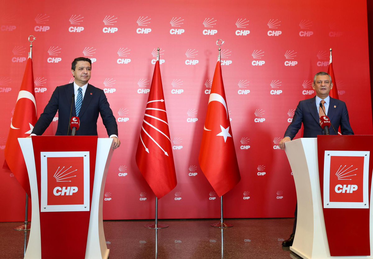 Genel Başkanımız Mahmut Arıkan, Cumhuriyet Halk Partisi Genel Başkanı Özgür Özel’i ziyaret etti.