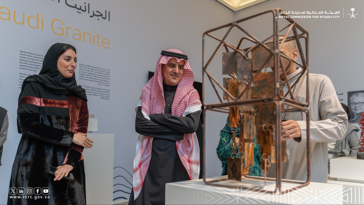 RCRCSA's tweet photo. التقى سعادة نائب الرئيس التنفيذي لقطاع نمط الحياة، م. خالد الهزاني، بالفنانين المشاركين في النسخ�� السابعة من #طويق_للنحت، أحد مشاريع برنامج #الرياض_آرت الذي تشرف عليه #الهيئة_الملكية_لمدينة_الرياض، بمشاركة 25 فنانًا من 18 دولة حول العالم، تحت شعار «ملامح ما سيكون» https://t.co/RVonPkhWeZ