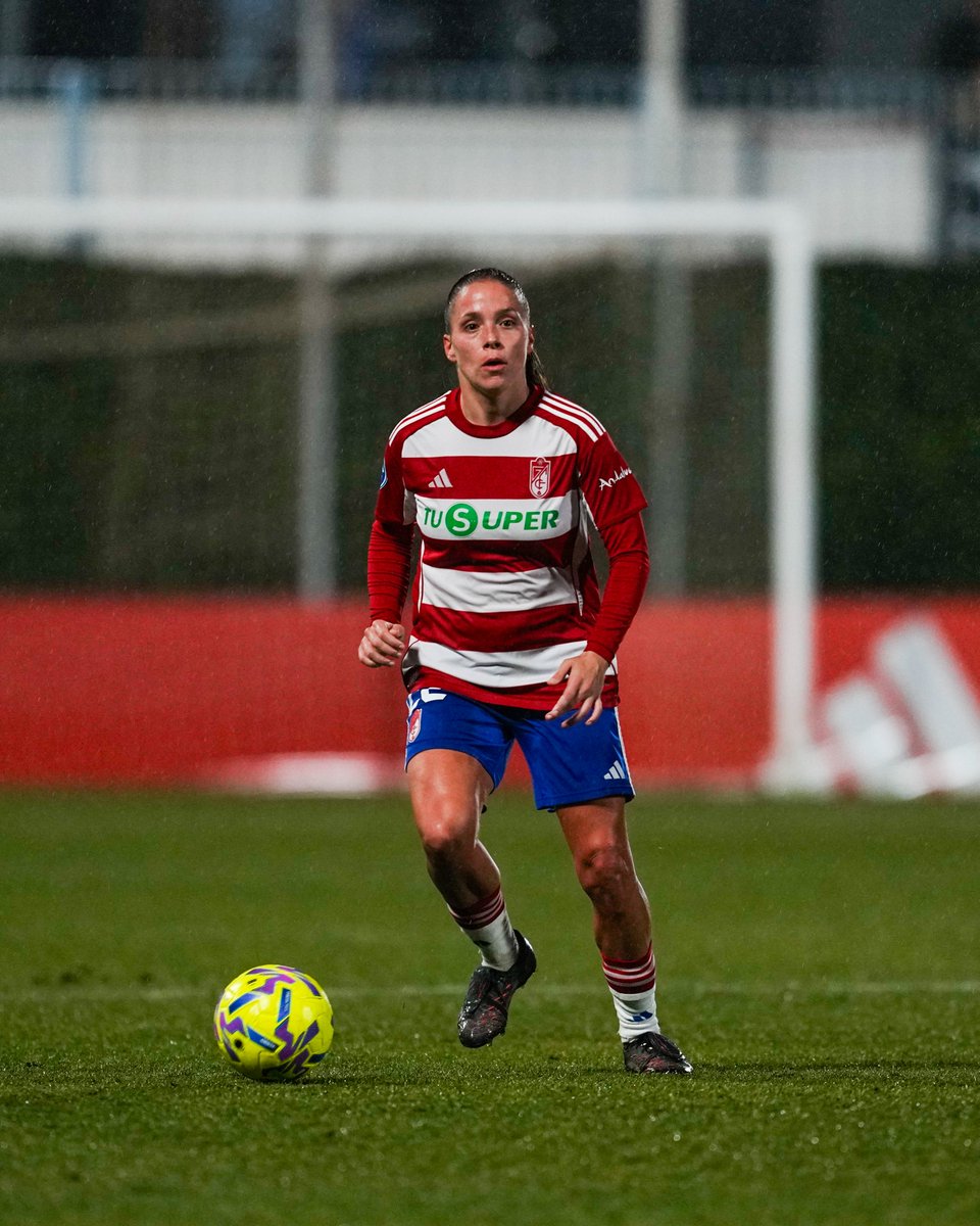 GranadaCF_Fem's tweet photo. En el día de ayer, nuestra @Leeles10 cumplió 2⃣0⃣0⃣ disputados en @LigaF_oficial.

¡Enhorabuena, Leles! 💪🏻 https://t.co/wv3wQOnVQL
