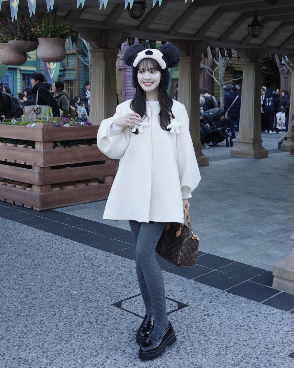 今ディズニー行ったらガチで全員ファンキャップしか被ってないんやけど