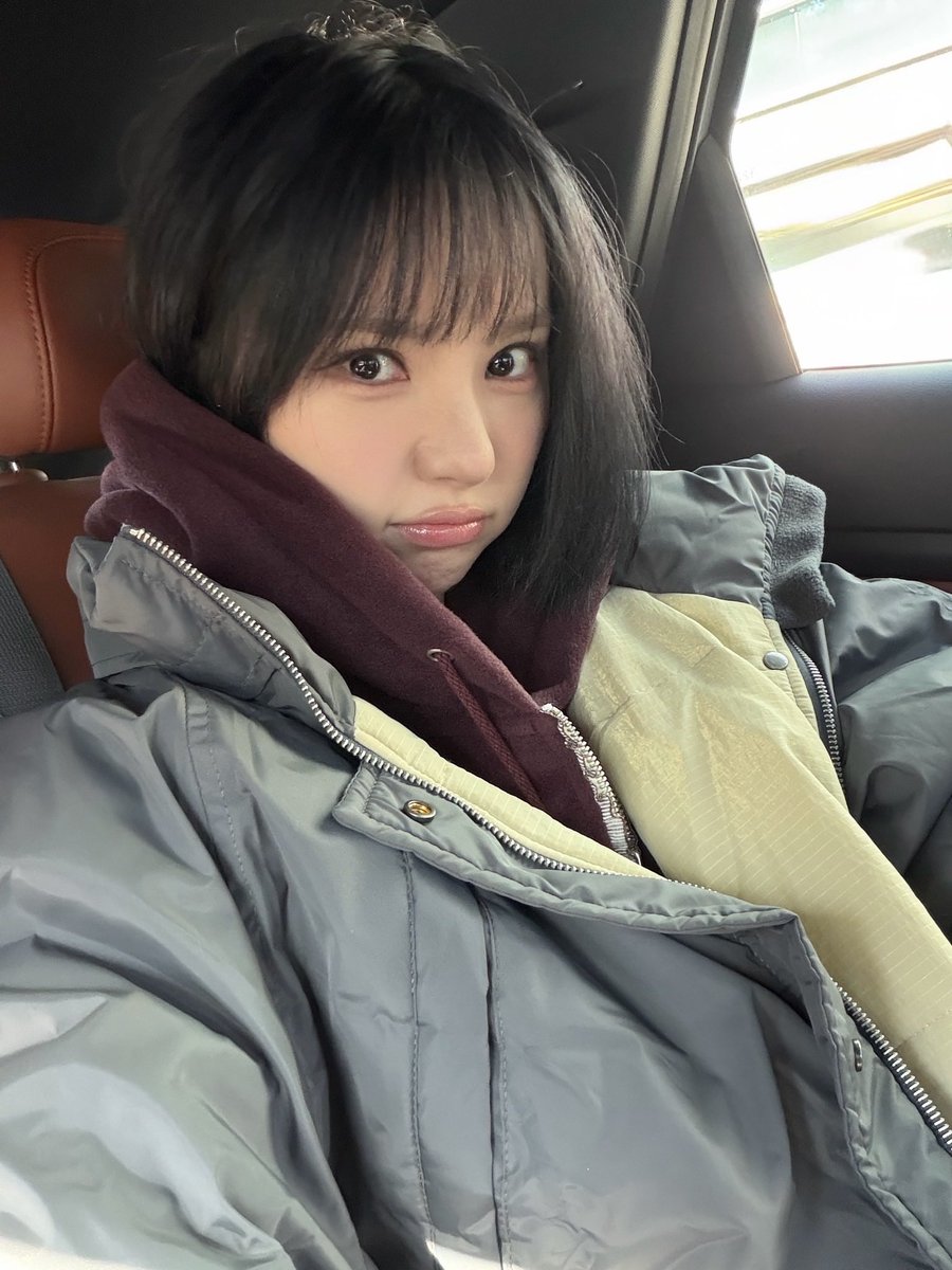 아 존나 웃기네 .. n년간 탈색모 유지하던 여자가 흑발했는데 사유가 글쎄