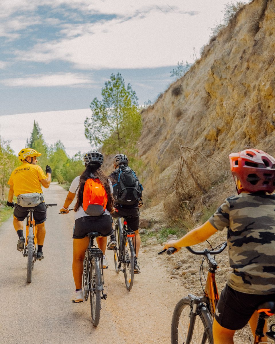 🚲 2026 es el año ideal para vivir aventuras en familia, respirar aire puro y explorar a dos ruedas.

En Caravaca, el cicloturismo es una forma de descubrir la Región con libertad, disfrutando de cada kilómetro. ¿Preparado para el viaje? 😍

#TurismoCaravaca #SeHaceCamino