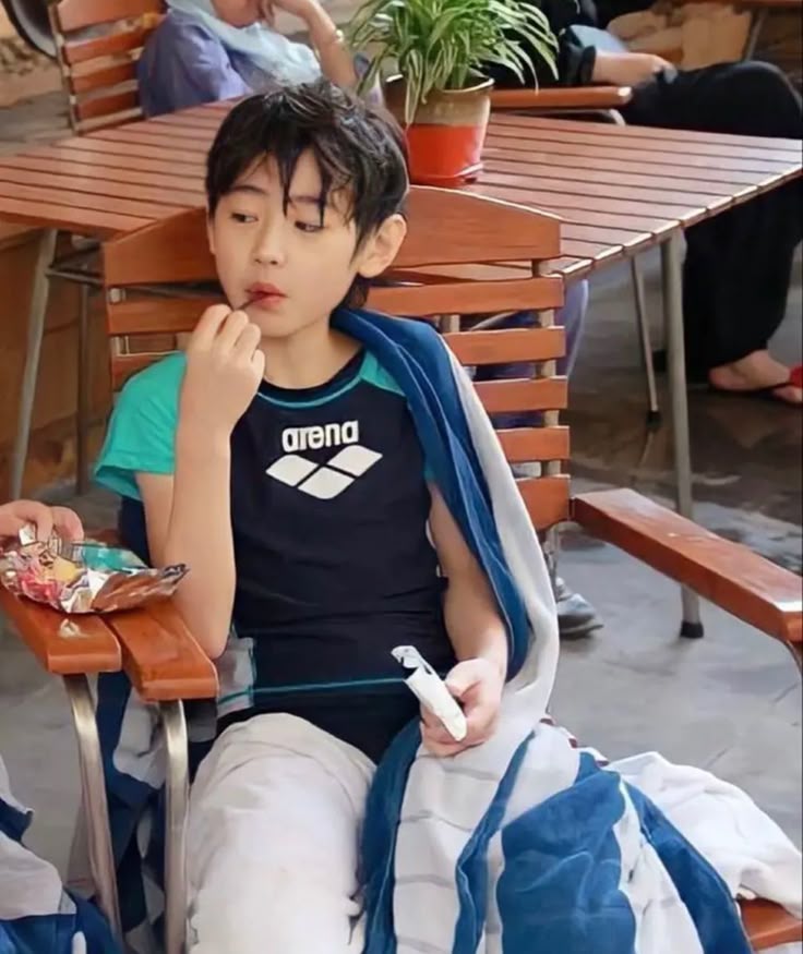 Pas masih suka berburu kinder j*y