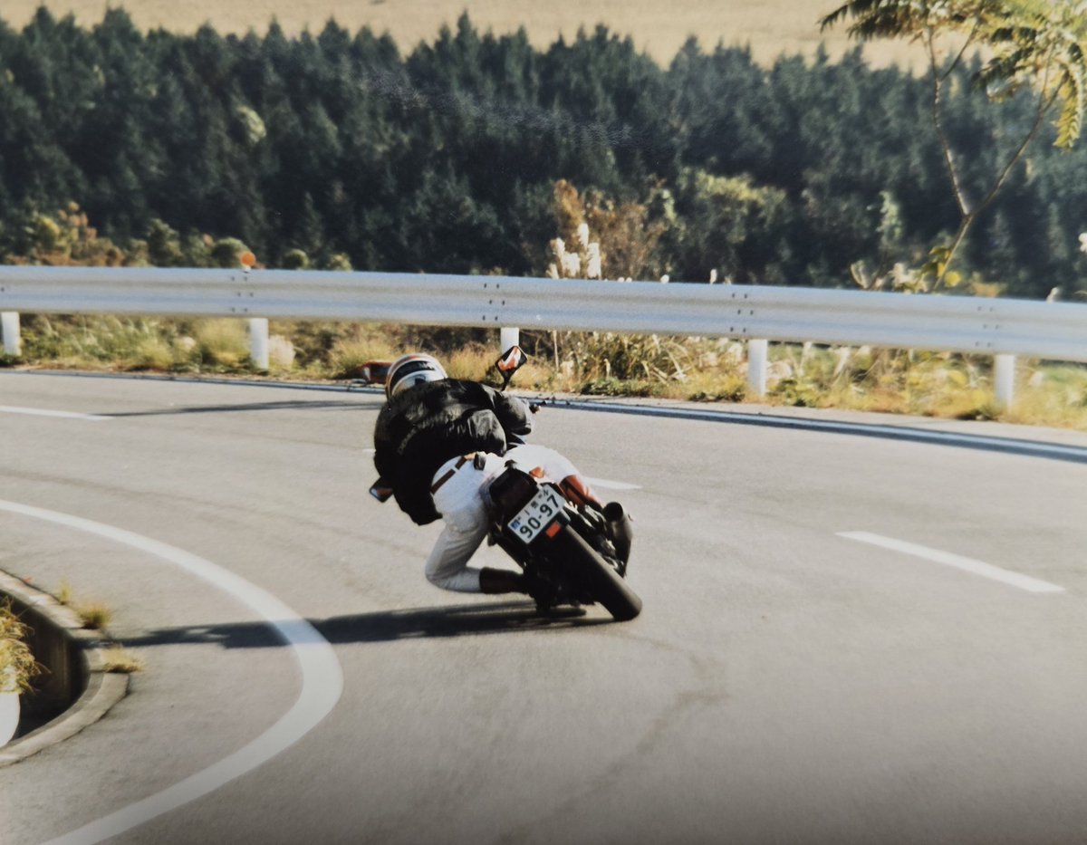 Braevurn's tweet image. こちらが元の写真です☺️
#FZ250
#バイク乗りと繋がりたい
#バイク好きと繋がりたい
開運戦士ブレイバーン