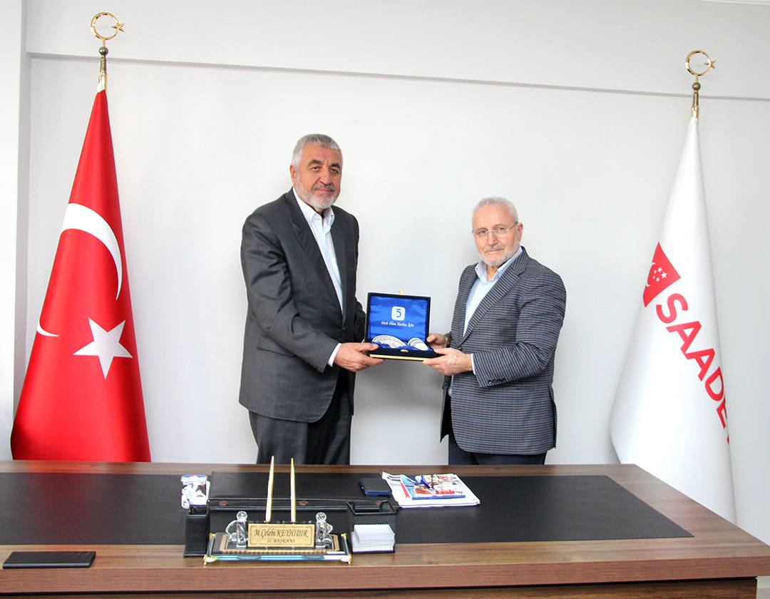 TV5 Genel Müdürü Yılmaz Bayat, Saadet Partisi İl Başkanı M. Çelebi Keyhıdır’ı makamında ziyaret etti.
Ziyaret sırasında Yılmaz Bayat, İl Başkanı Keyhıdır’a hediye takdim etti. İl Başkanı Keyhıdır, nazik ziyaret ve hediye dolayısıyla Bayat’a teşekkür etti.