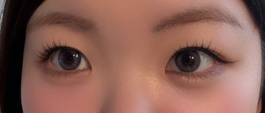 引き、両目だとこんな感じ👀🩶 （まゆげボサつきなう）