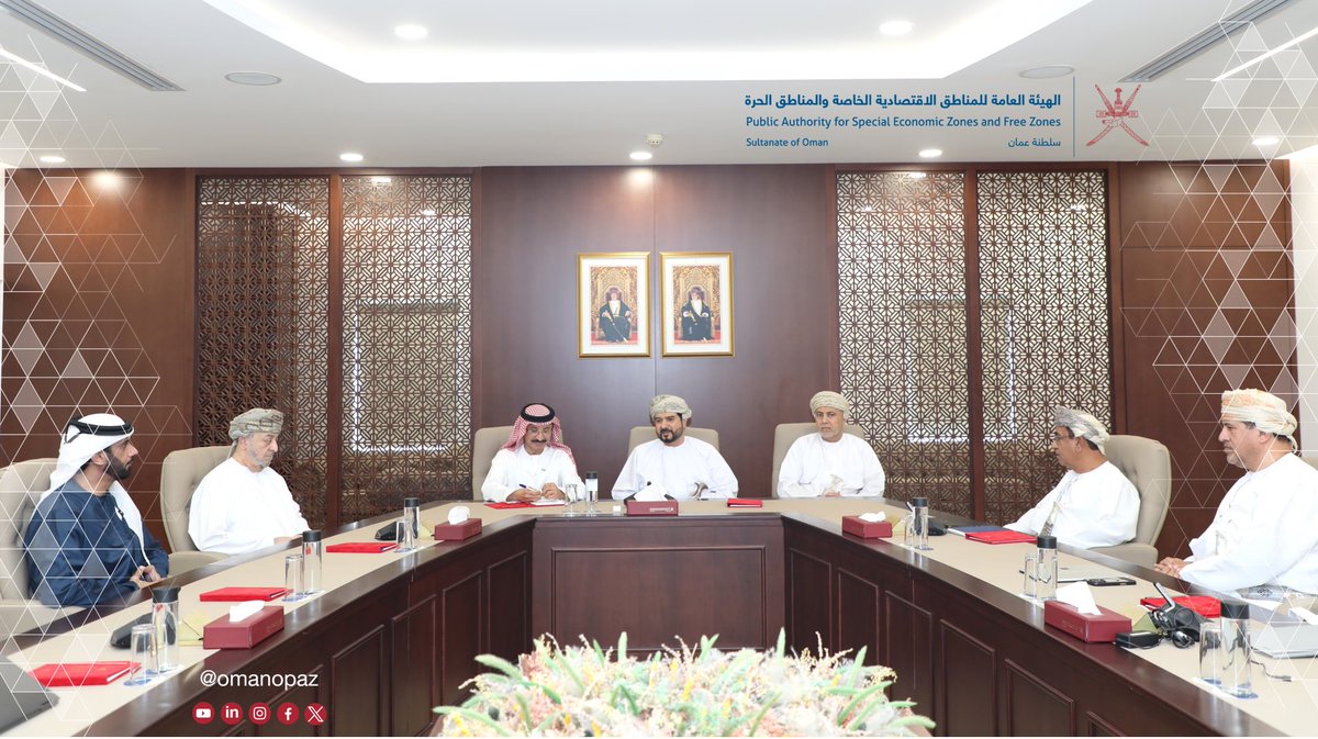 معالي قيس بن محمد اليوسف، رئيس الهيئة العامة للمناطق الاقتصادية الخاصة والمناطق الحرة يلتقي بسعادة سلطان أحمد بن سليم، رئيس مجلس الإدارة والرئيس التنفيذي لمجموعة موانئ دبي العالمية "دي بي ورلد". <a href="/DP_World/">DP World</a> 

🔷جرى خلال اللقاء:
▪️استعراض مستجدات مشروع المنطقة الاقتصادية الخاصة