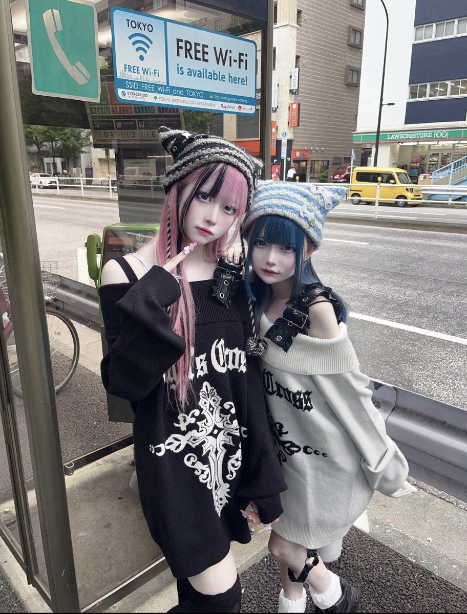 お揃いコーデもおすすめ
オフショルニット🖤🤍

a-am-studio.jp/collections/20…