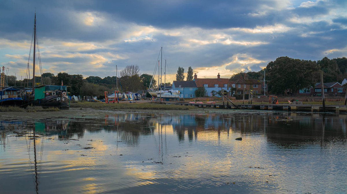 editbadger's tweet image. Memories of visiting Pin Mill, Suffolk in 2021. A picturesque hamlet on the River Orwell, it has literary connections to Arthur Ransome and was used as a filming location for an episode of Lovejoy #PinMill #Suffolk #ArthurRansome #RiverOrwell #Lovejoy #TheButtAndOyster