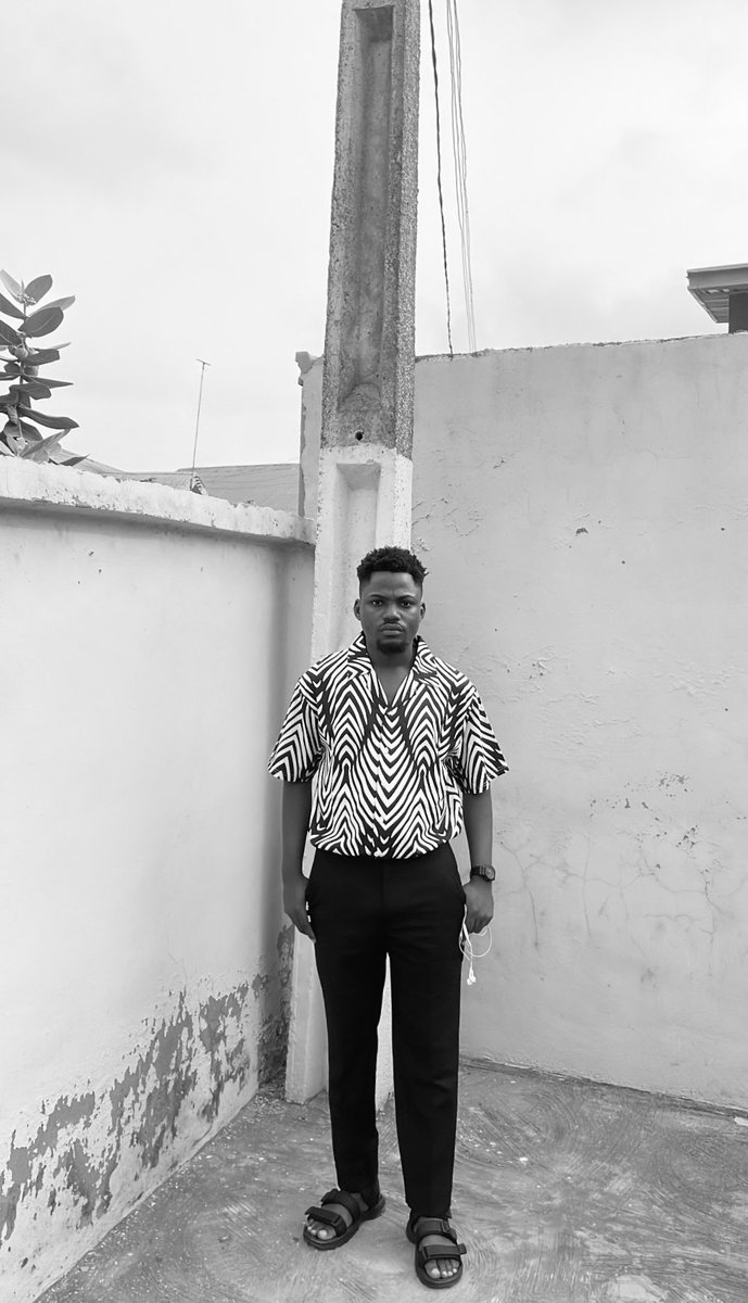 Manny_xx7's tweet image. NEW YEAR, SAME HUNGER.
LESS NOISE, MORE WORK.
2026 💪🏽
#design #digitalart #DesignInProgress #UXDesign #UIDesign #Tech