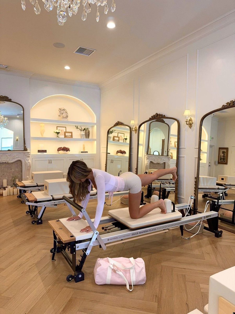 girlsnotes_'s tweet photo. Pilates girls https://t.co/8FQjuRBNUX