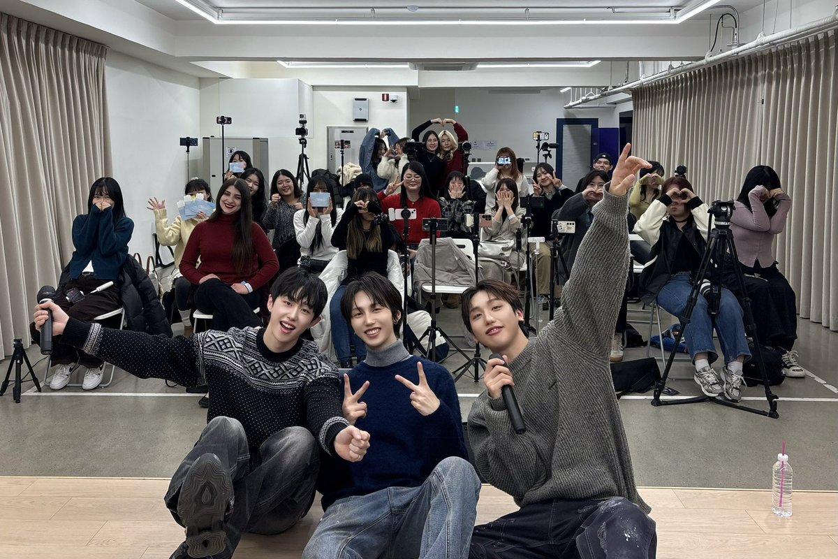 [📷]
M.O.N.T DIGITAL SINGLE ‘History’
RELEASE EVENT

몬트랑 민트가 써 내려갈 history는 앞으로도 많겠죠?
올해는 어떤 이야기로 가득 써내려 갈지 궁금하기도 하고 설레기도 하고 그러네요ㅎㅎ
가사를 해석하고 inst를 공개한다는 건 참으로 떨리는 일인데 좋아해 주셔서 감사합니다☺️
때론