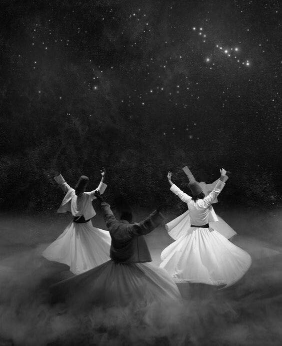 كلّ ما تظنه خسارة… هو في الحقيقة خلعٌ لثوبٍ لم يعد يليق بك.
الله لا يأخذ منك شيئًا إلا ليفتح لك بابًا لم تكن تراه.

— جلال الدين الرومي