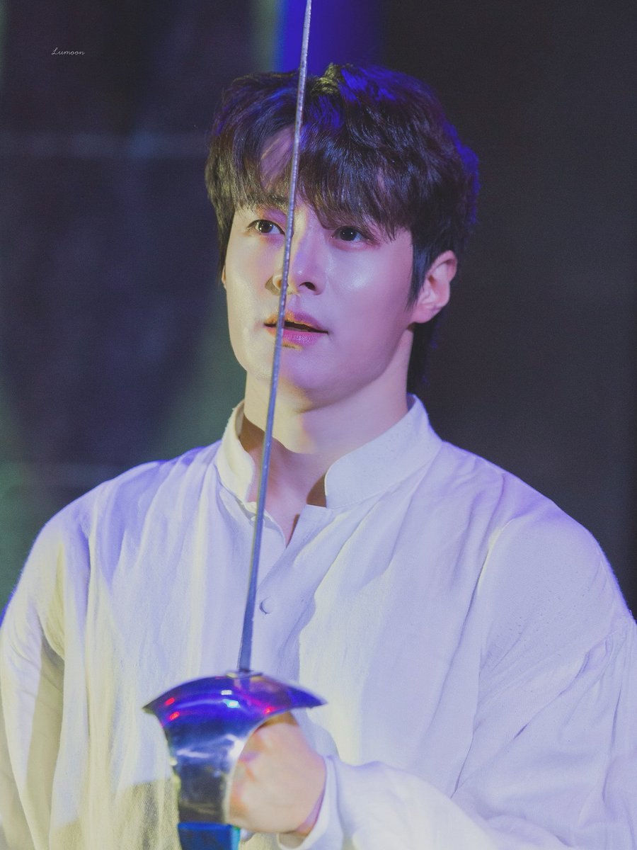 260125밤 엘시노어 
장면시연
“검투시합”

프란시스코 | #김기택