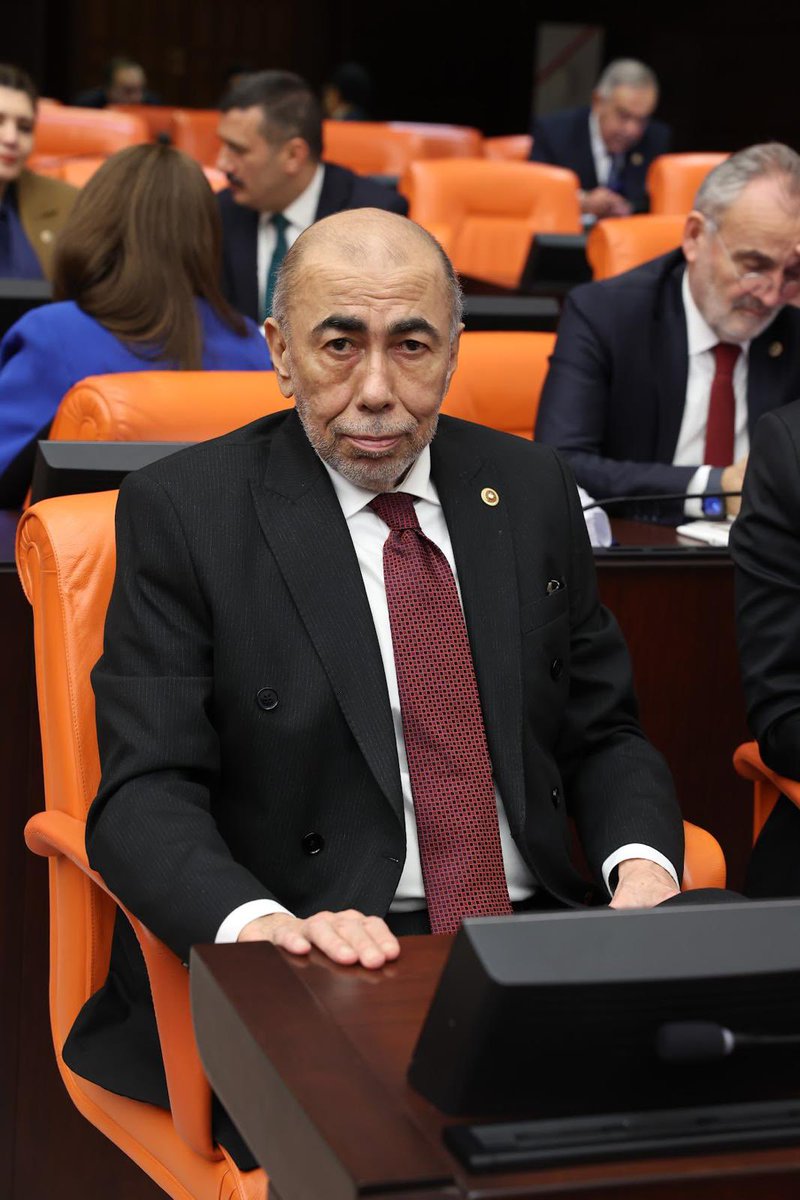 Her milliyetçi ırkçı değildir
Her Müslüman siyasal islamcı değildir
Her laik din düşmanı değildir
Her Kürt PKK lı değildir 

Ve aslında milliyetçilik herkesi kapsamalıdır 
Türk Milletini her şeyiyle, diliyle, diniyle, mezhebiyle sevmektir 
Dışlayıcı bir dalga hepimizi dağıtır