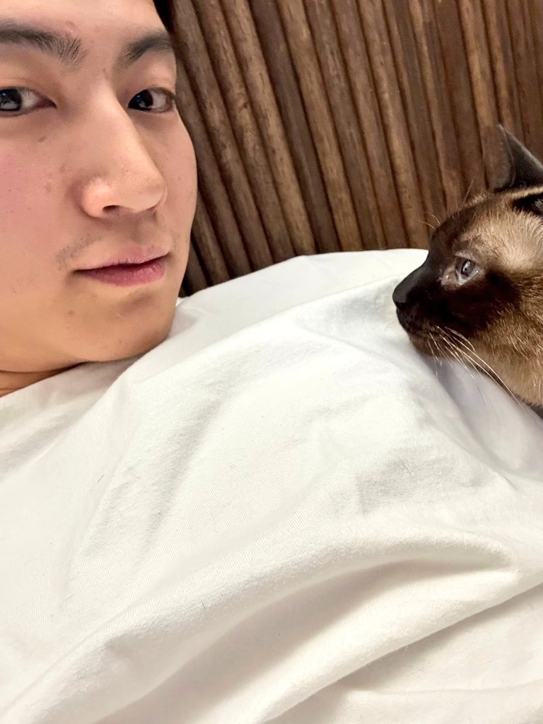 อยู่แต่กะแมว เมื่อไหร่เธอจะอยู่แต่กับเรา .....แฮร่😜🤣 
#JAYB